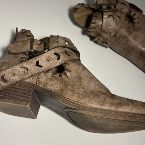 ✨Brown Rampage Booties With Side Buckle and Back Zipper✨ - Picture 7 of 9